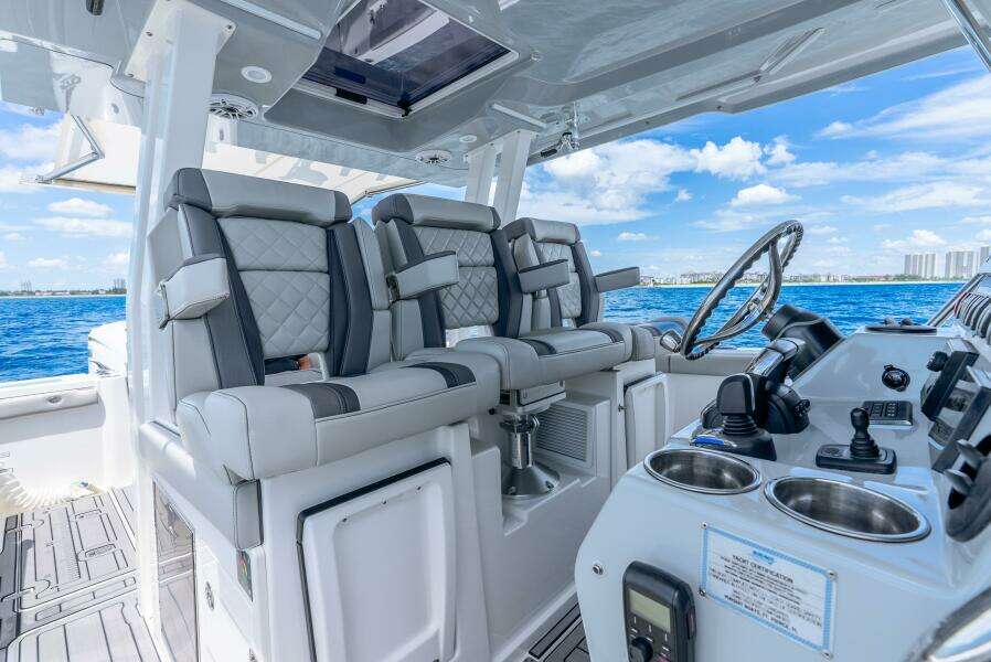 35ft Pursuit Yacht For Sale