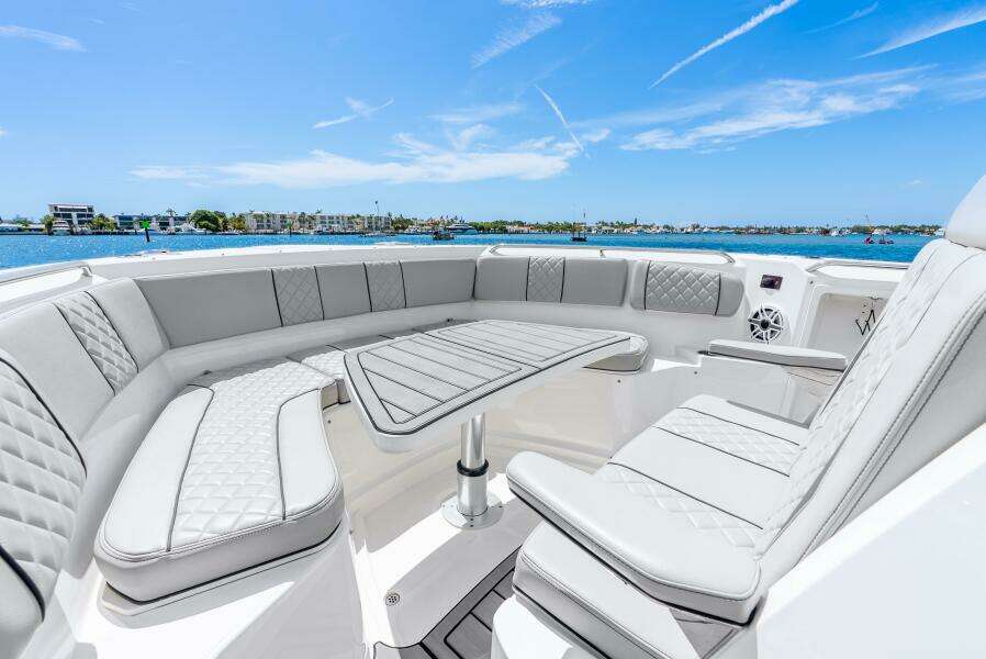 35ft Pursuit Yacht For Sale