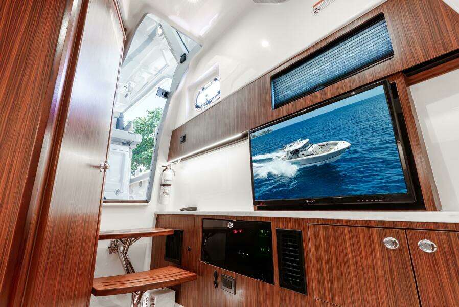 35ft Pursuit Yacht For Sale