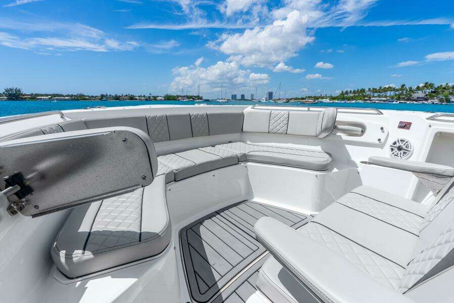 35ft Pursuit Yacht For Sale