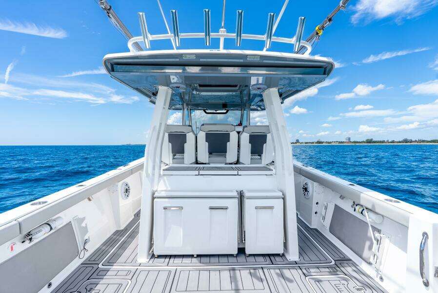 35ft Pursuit Yacht For Sale