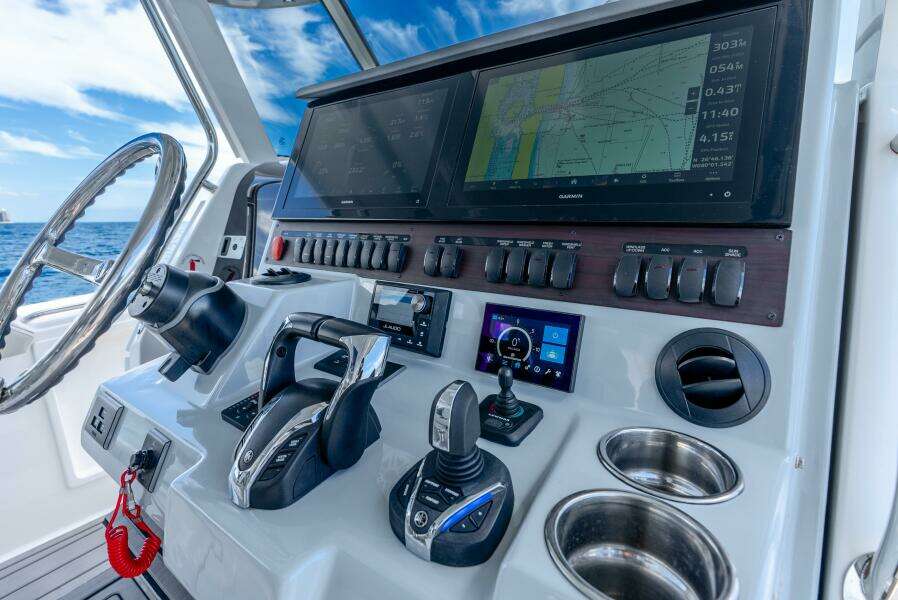 35ft Pursuit Yacht For Sale