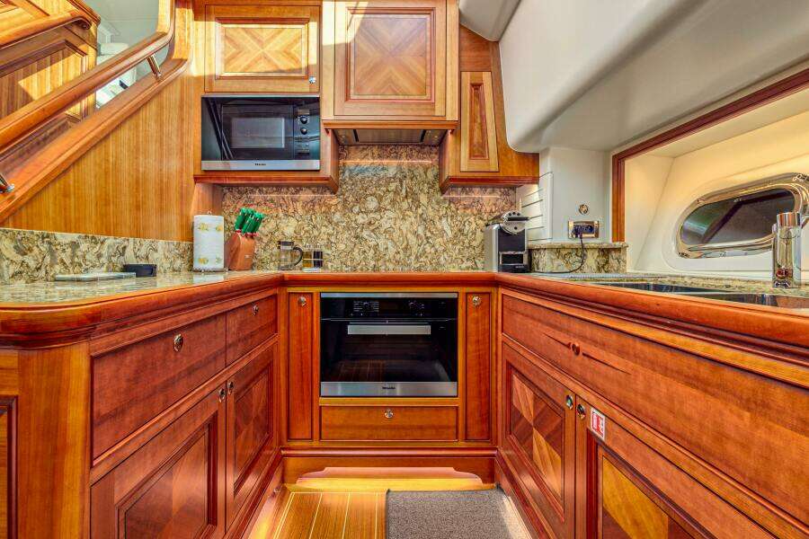 FRIVOLOUS 76ft Hunt Yachts Yacht For Sale