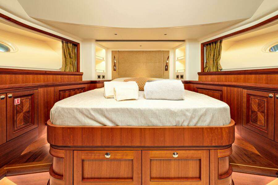 FRIVOLOUS 76ft Hunt Yachts Yacht For Sale