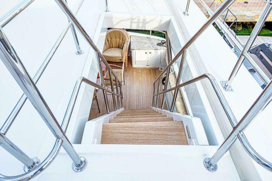 FRIVOLOUS 76ft Hunt Yachts Yacht For Sale