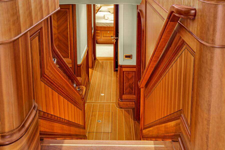FRIVOLOUS 76ft Hunt Yachts Yacht For Sale