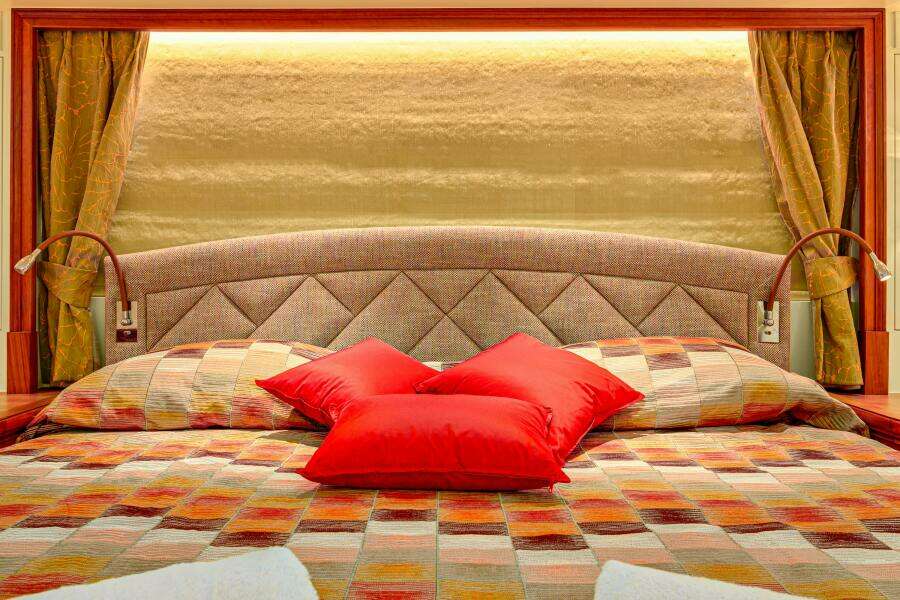 FRIVOLOUS 76ft Hunt Yachts Yacht For Sale