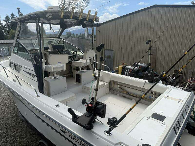 25ft Grady White Yacht For Sale