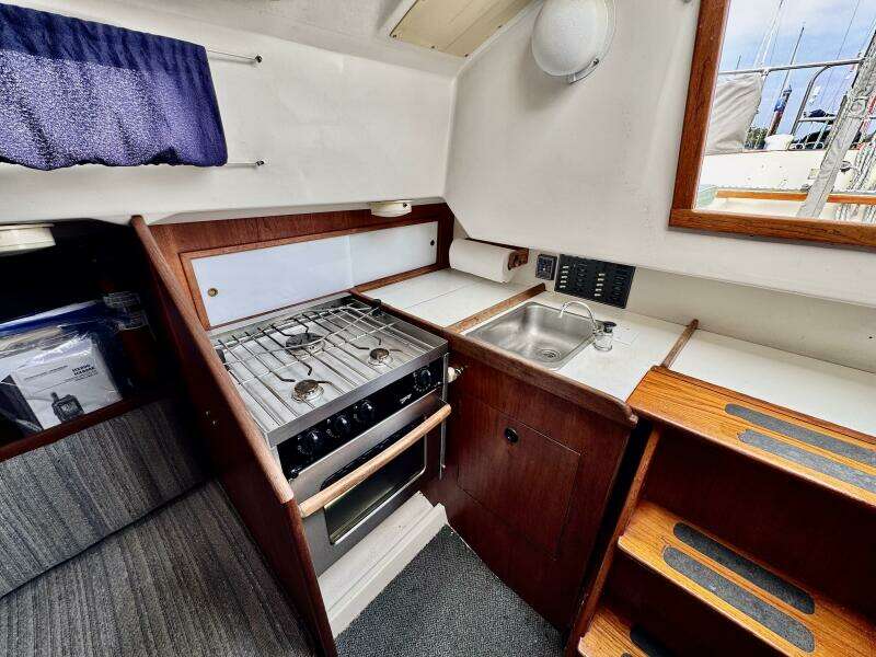 30ft C amp C Yacht For Sale