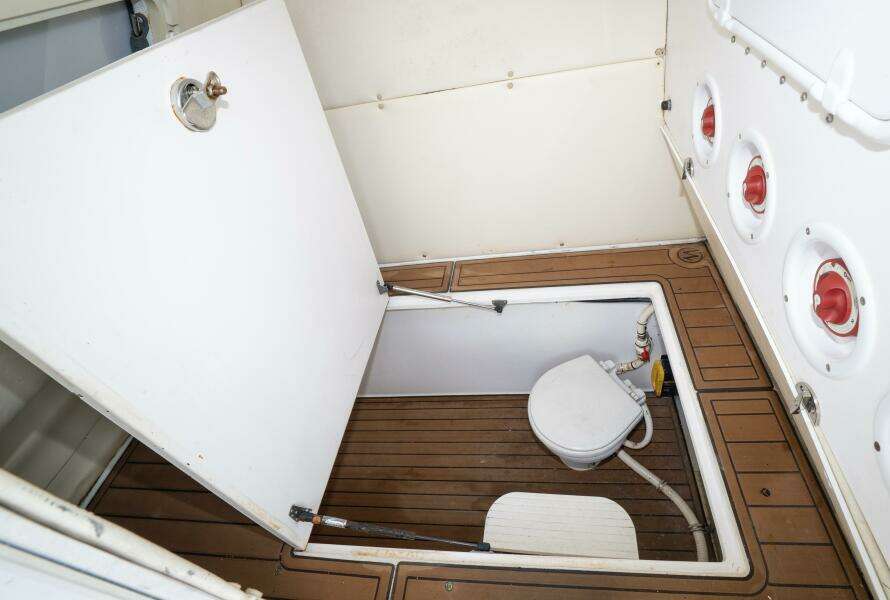 37ft SeaHunter Yacht For Sale