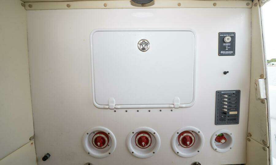 37ft SeaHunter Yacht For Sale