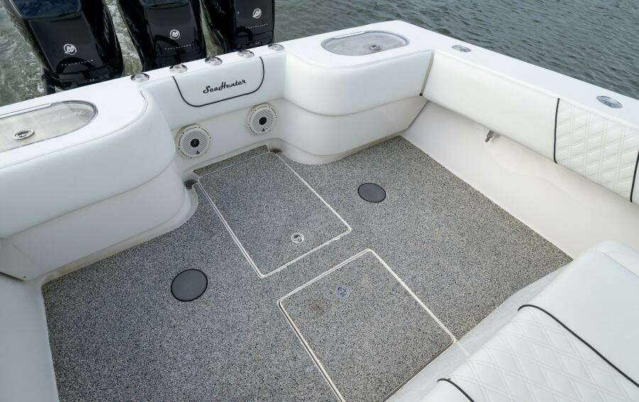 37ft SeaHunter Yacht For Sale