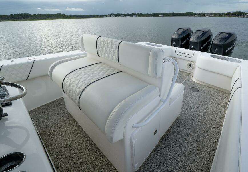37ft SeaHunter Yacht For Sale