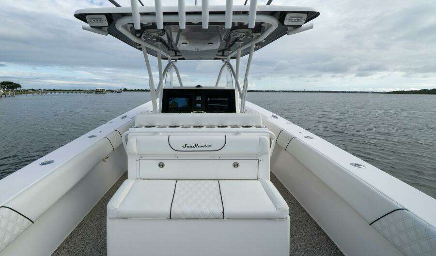 37ft SeaHunter Yacht For Sale