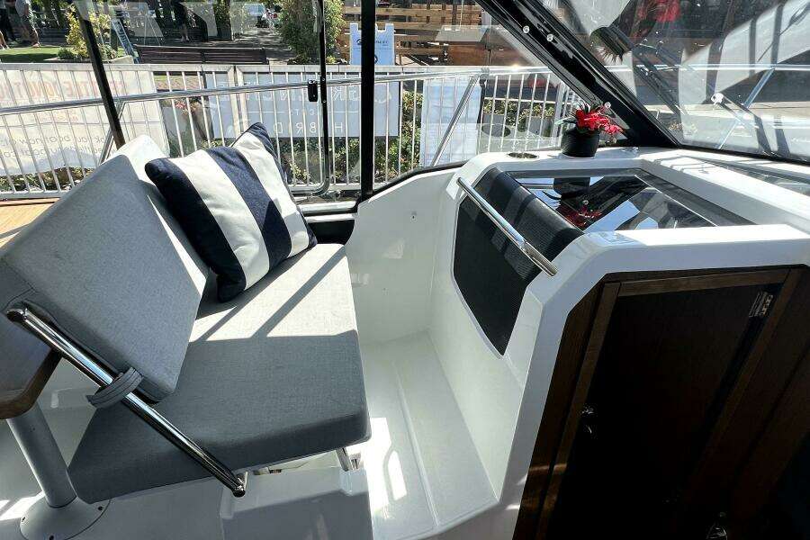 Relation Ship 29ft Jeanneau Yacht For Sale