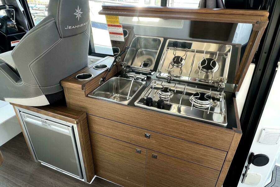 Relation Ship 29ft Jeanneau Yacht For Sale