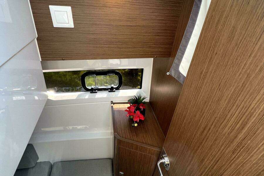 Relation Ship 29ft Jeanneau Yacht For Sale