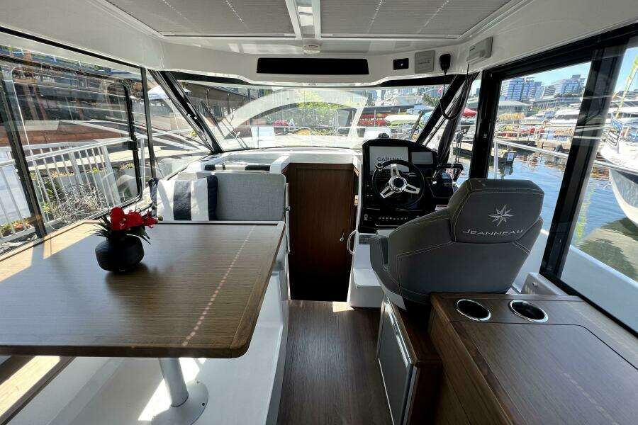 Relation Ship 29ft Jeanneau Yacht For Sale