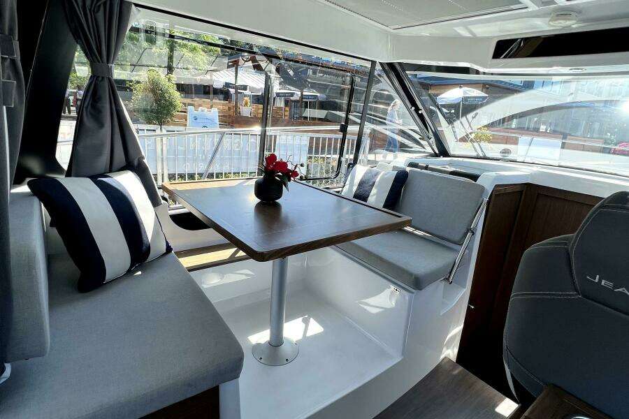 Relation Ship 29ft Jeanneau Yacht For Sale