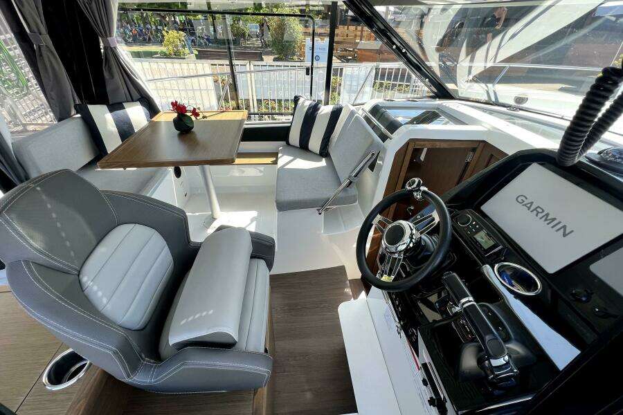 Relation Ship 29ft Jeanneau Yacht For Sale