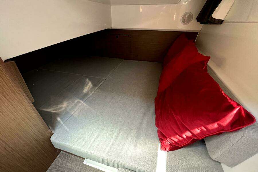 Relation Ship 29ft Jeanneau Yacht For Sale