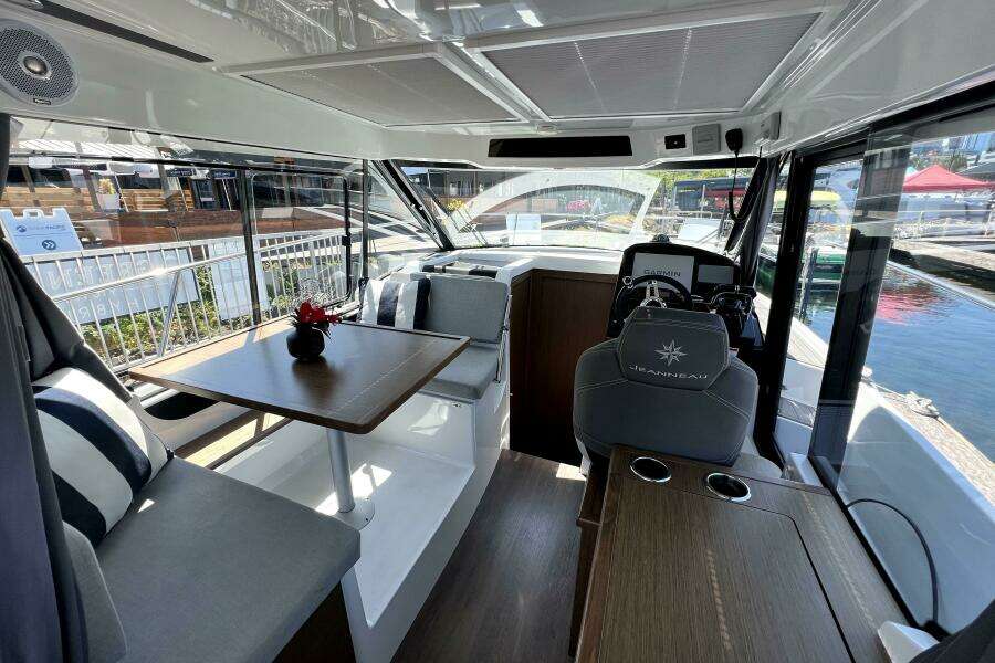 Relation Ship 29ft Jeanneau Yacht For Sale