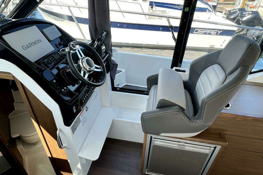 Relation Ship 29ft Jeanneau Yacht For Sale