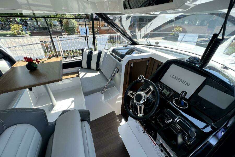 Relation Ship 29ft Jeanneau Yacht For Sale