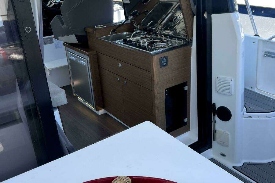 Relation Ship 29ft Jeanneau Yacht For Sale