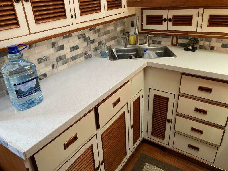 HOTEL CALIFORNIA 48ft Offshore Yachts Yacht For Sale