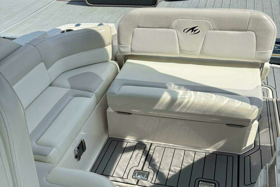 29ft Monterey Yacht For Sale