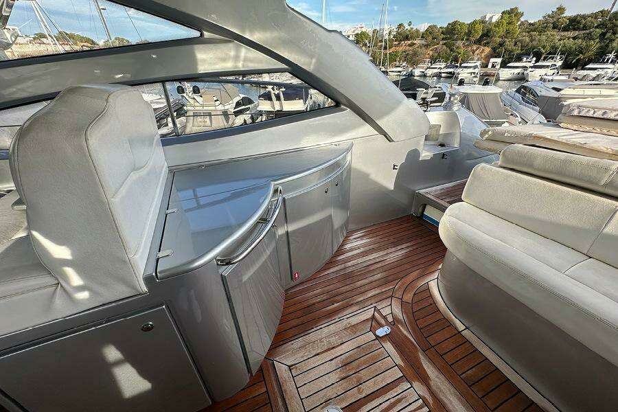 ARKADIA 51ft Pershing Yacht For Sale