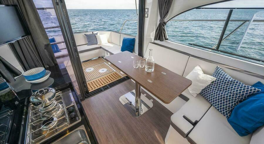 36' 2026 Beneteau Antares 11