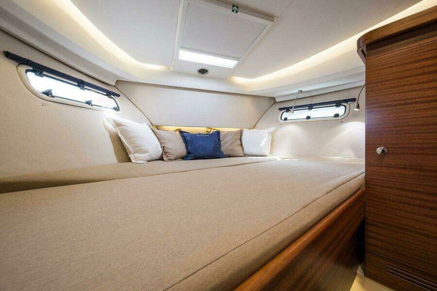 33ft Nimbus Yacht For Sale