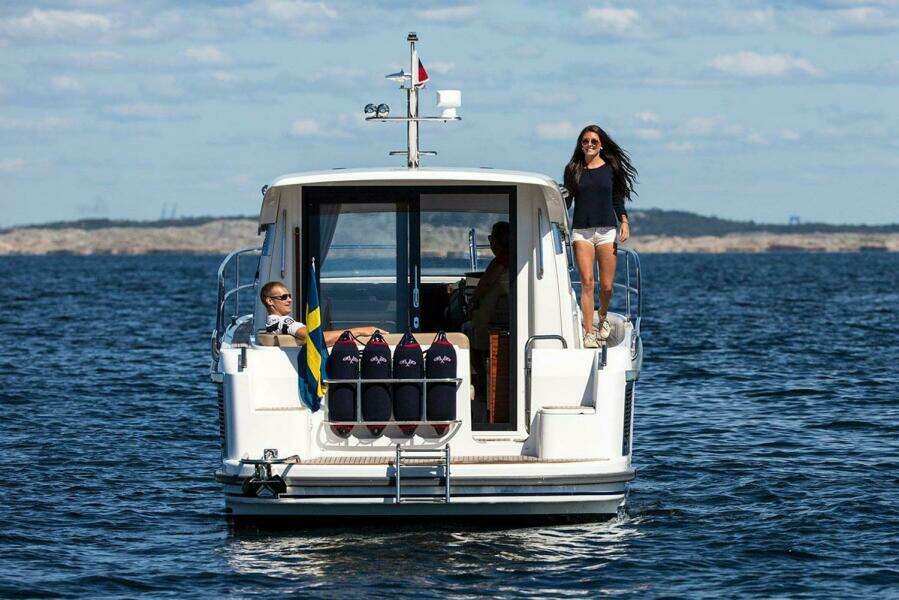 33ft Nimbus Yacht For Sale