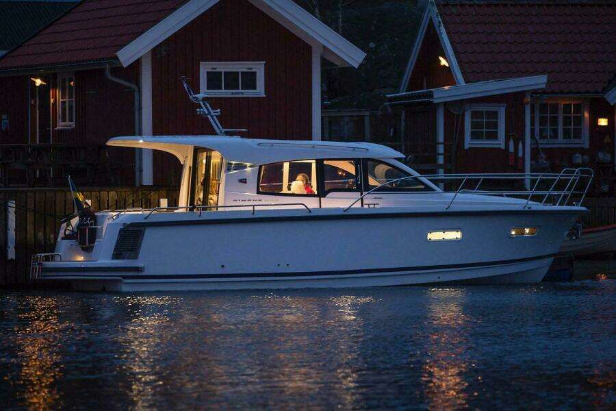 33ft Nimbus Yacht For Sale