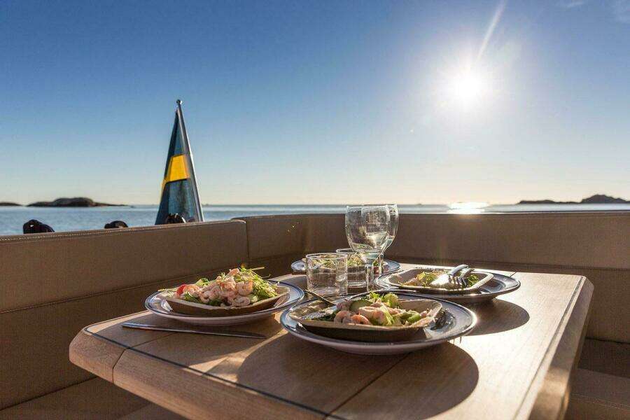 33ft Nimbus Yacht For Sale