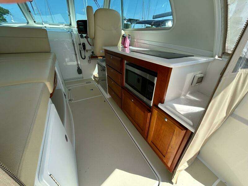 Islander 32ft Back Cove Yacht For Sale