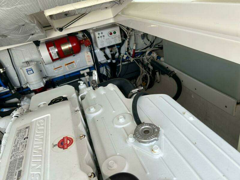 Islander 32ft Back Cove Yacht For Sale
