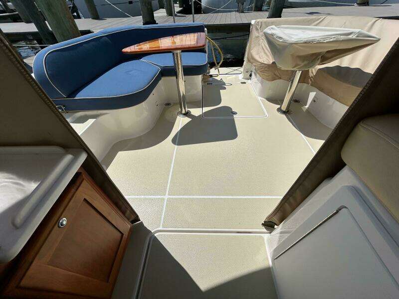 Islander 32ft Back Cove Yacht For Sale