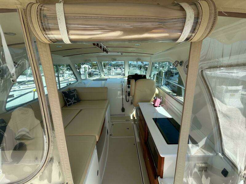 Islander 32ft Back Cove Yacht For Sale