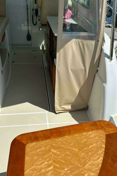 Islander 32ft Back Cove Yacht For Sale