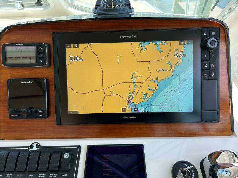Islander 32ft Back Cove Yacht For Sale