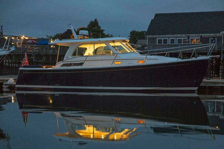 Islander 32ft Back Cove Yacht For Sale