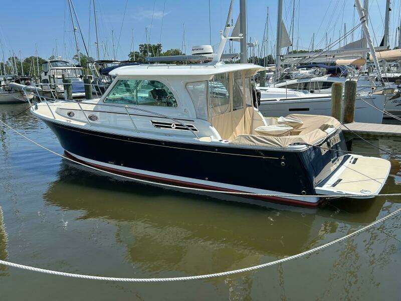 Islander 32ft Back Cove Yacht For Sale