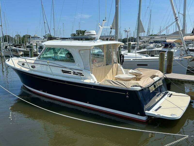 Islander 32ft Back Cove Yacht For Sale