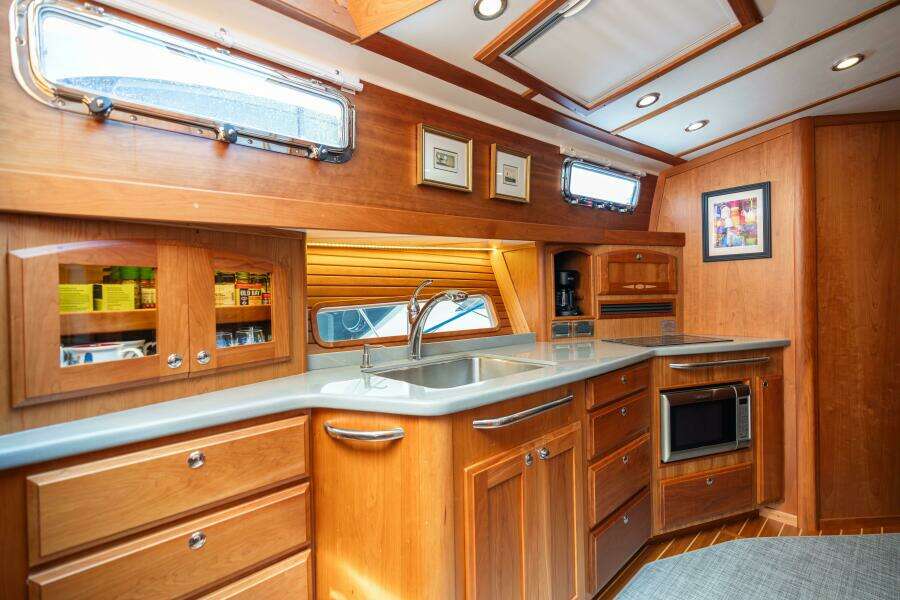 Gracious 48ft Sabre Yacht For Sale