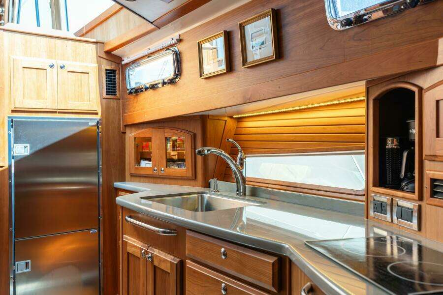 Gracious 48ft Sabre Yacht For Sale