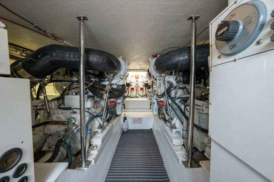 FORTITUDE 50ft Hatteras Yacht For Sale