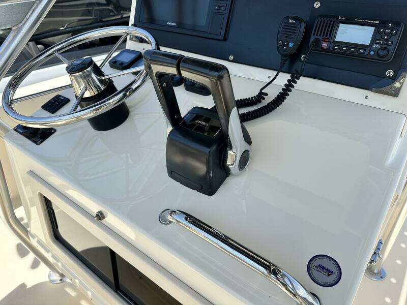2008 Parker 2501 Center Console - Helm